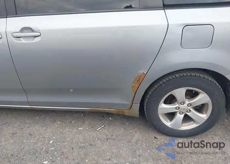 2011 Toyota Sienna Le V6 из США, поврежденный, VIN 5TDKK3DC3BS058225